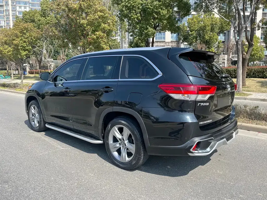 Toyota Highlander — фото 9