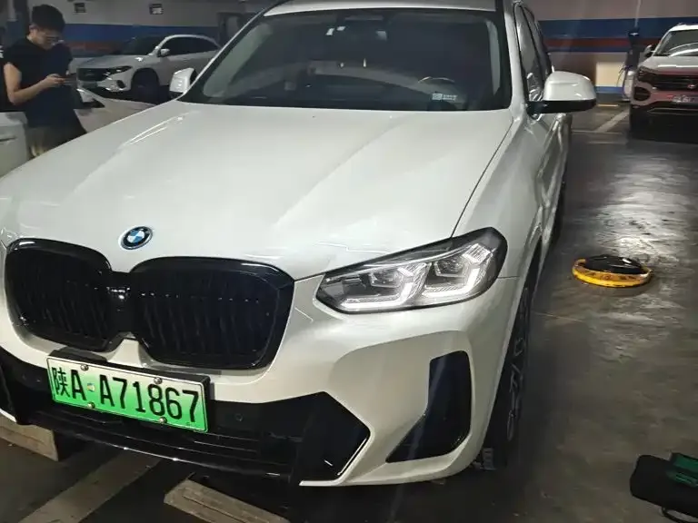 BMW iX3 — фото 1