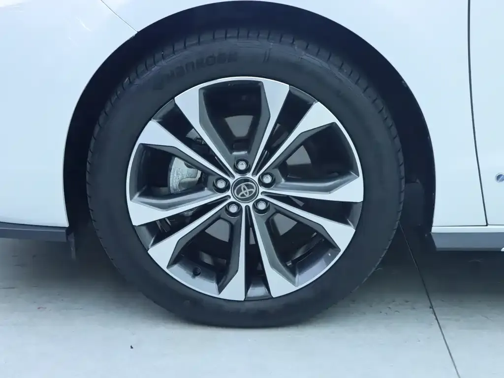 Toyota Granvia — фото 4