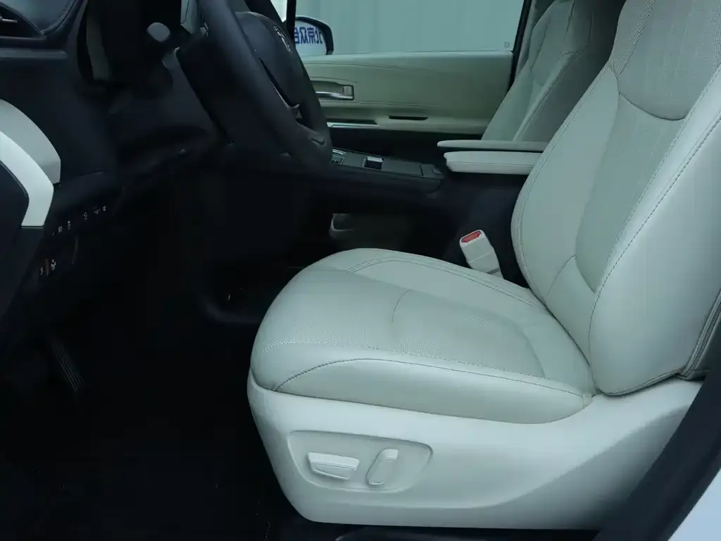 Toyota Granvia — фото 5