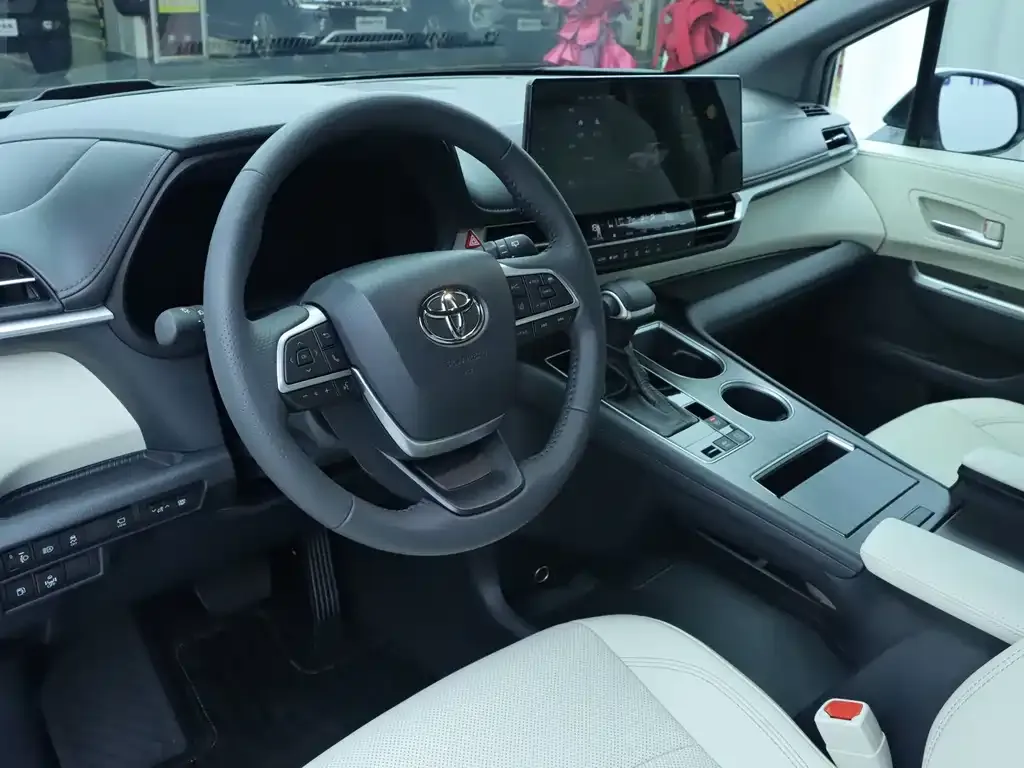Toyota Granvia — фото 7