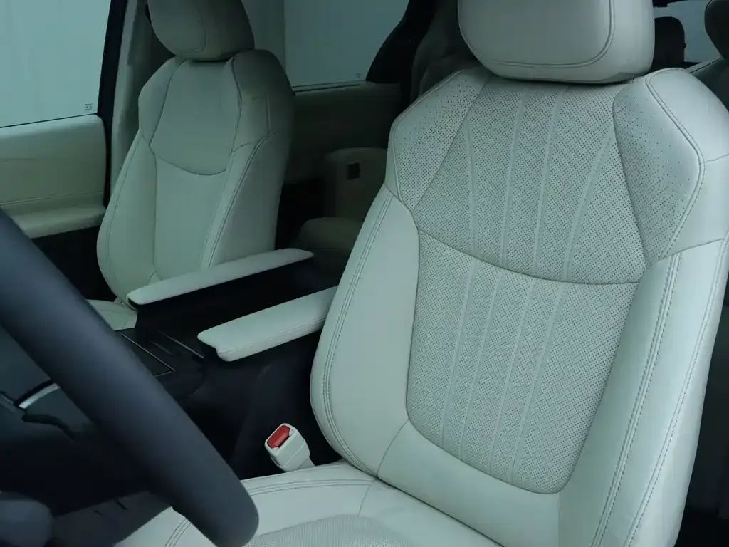 Toyota Granvia — фото 10