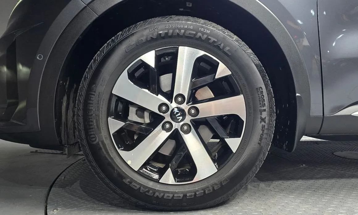 Kia Sorento — фото 8