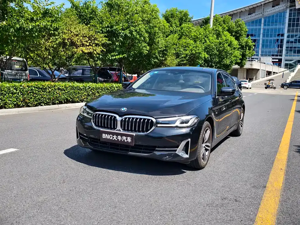 BMW 5 Series — фото 1