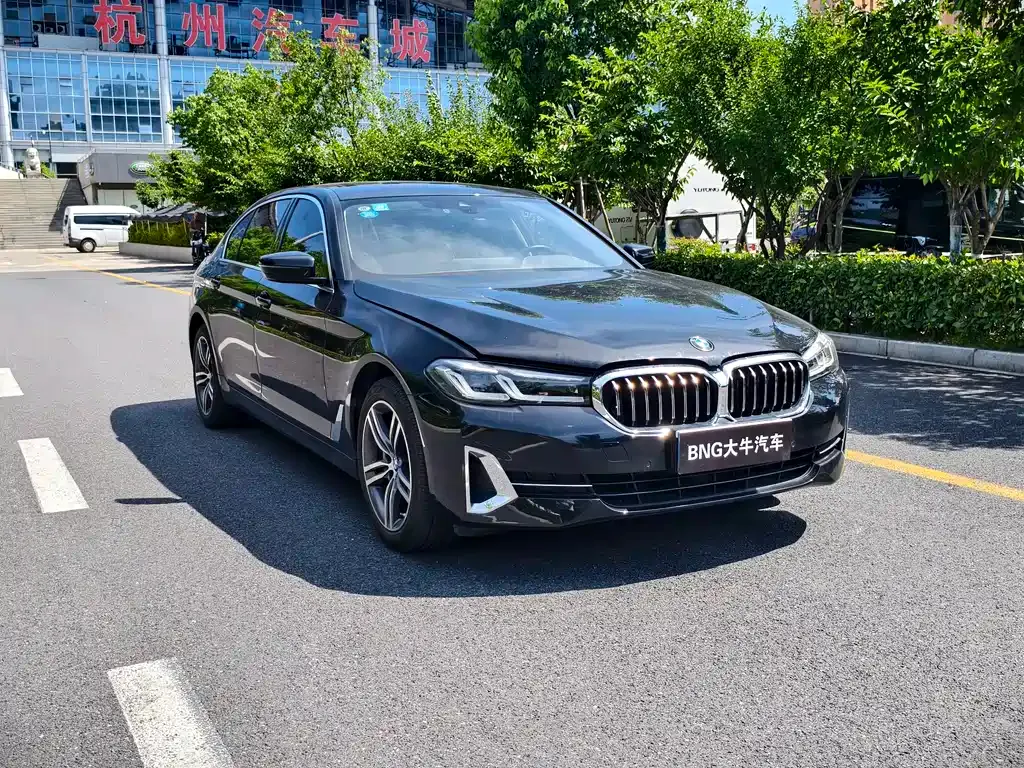 BMW 5 Series — фото 9