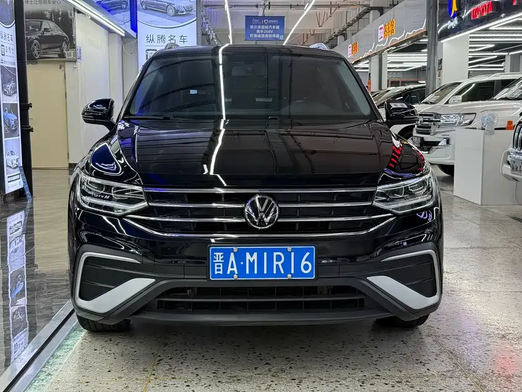 Volkswagen Tiguan L — фото 10