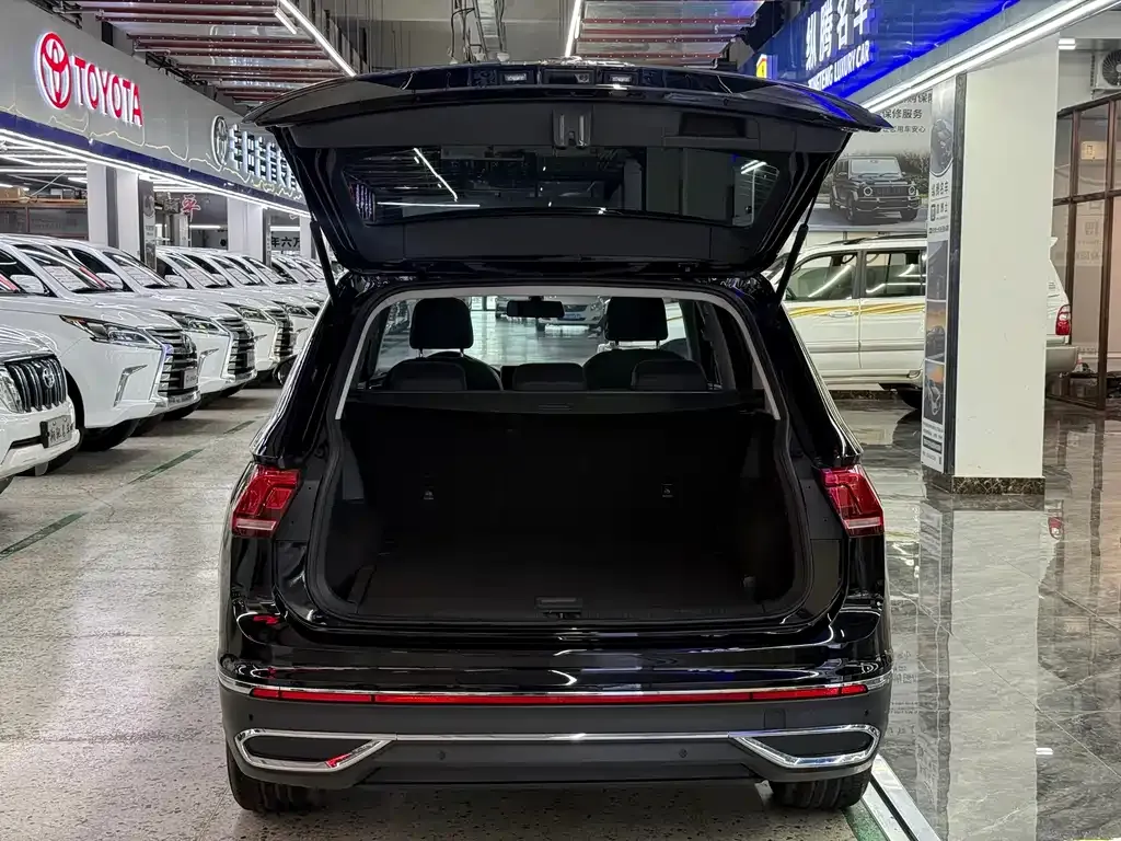 Volkswagen Tiguan L — фото 3