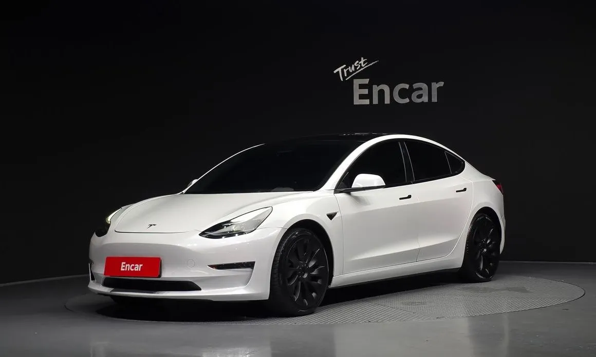 Tesla Model 3 — фото 1