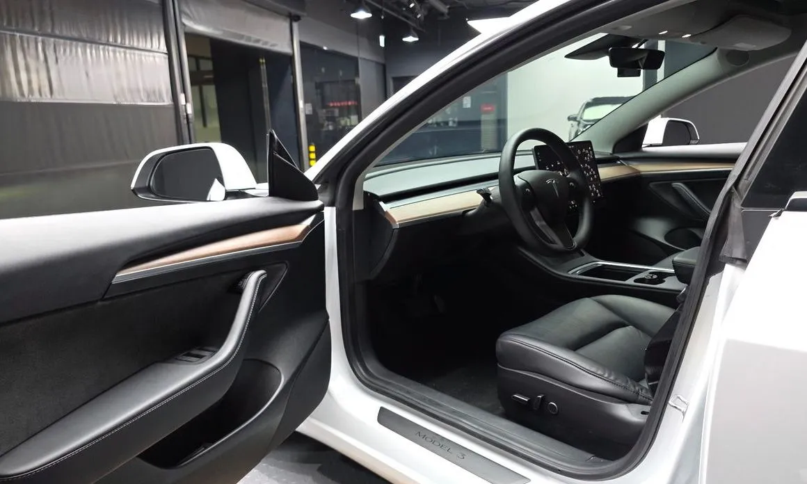 Tesla Model 3 — фото 3