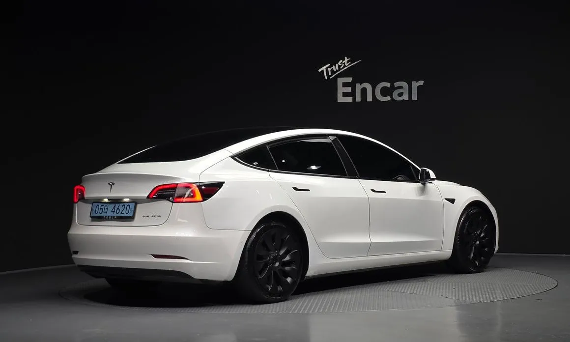 Tesla Model 3 — фото 4