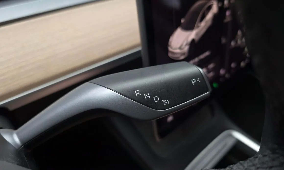 Tesla Model 3 — фото 9