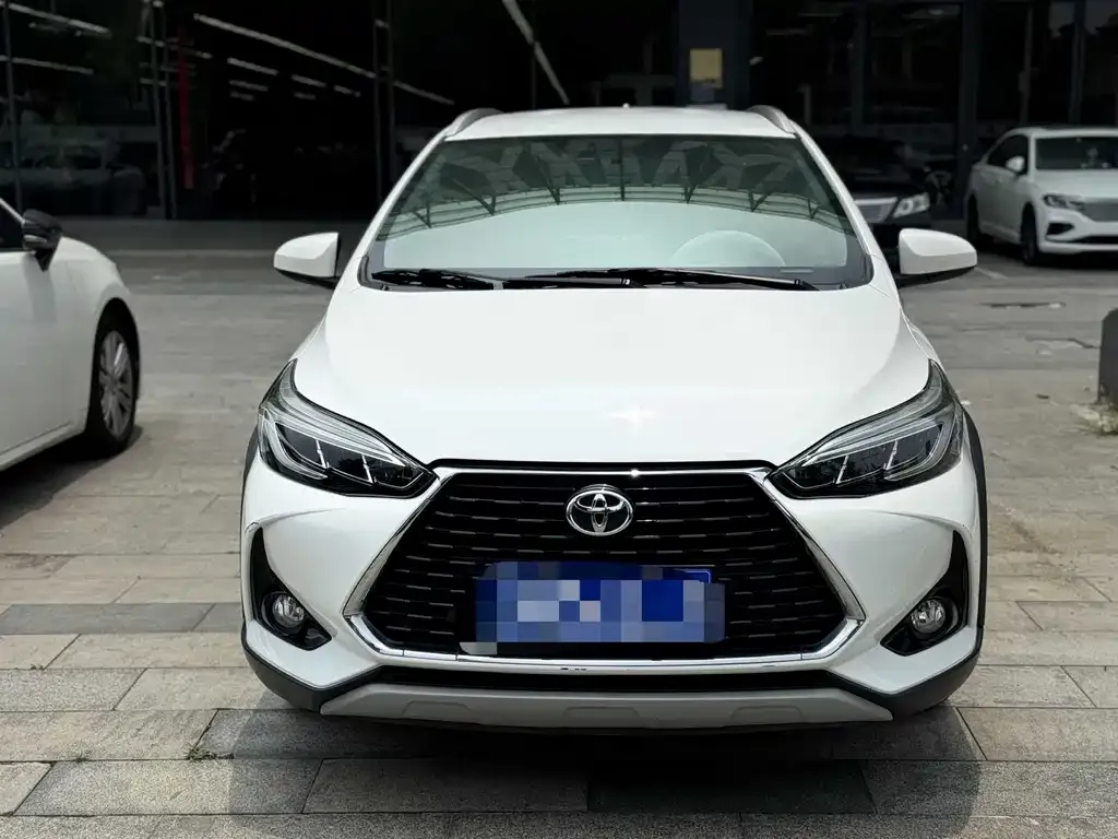 Toyota Yaris L — фото 8