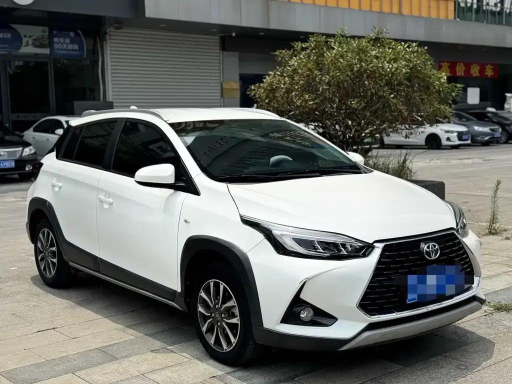 Toyota Yaris L — фото 9