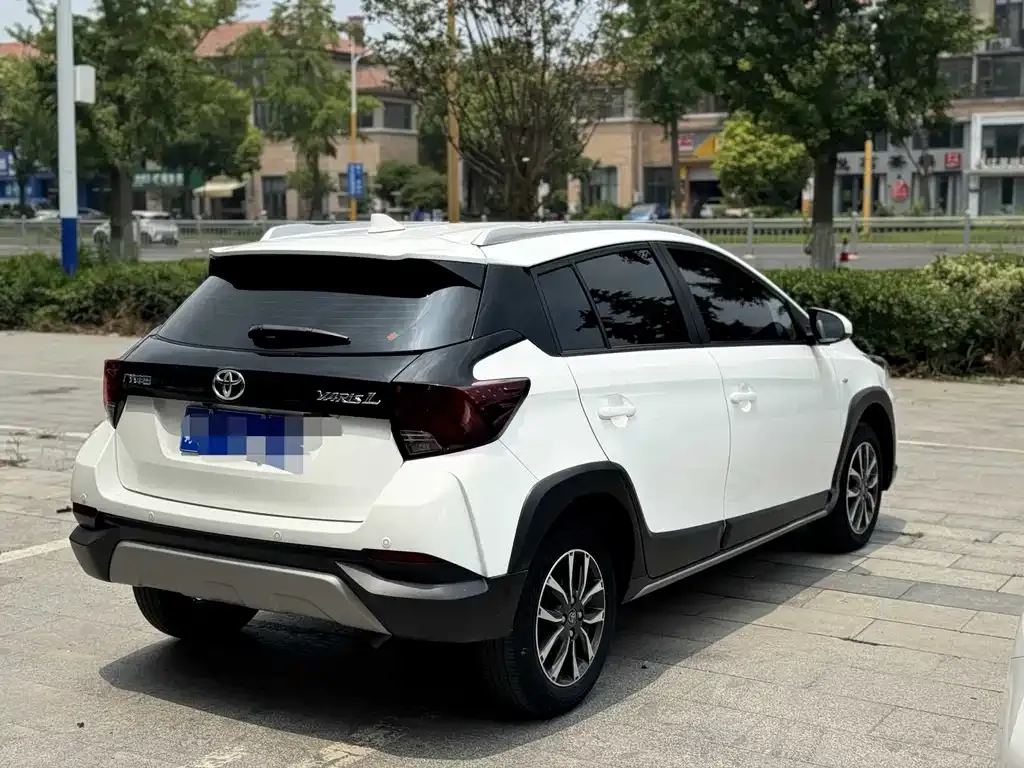 Toyota Yaris L — фото 7