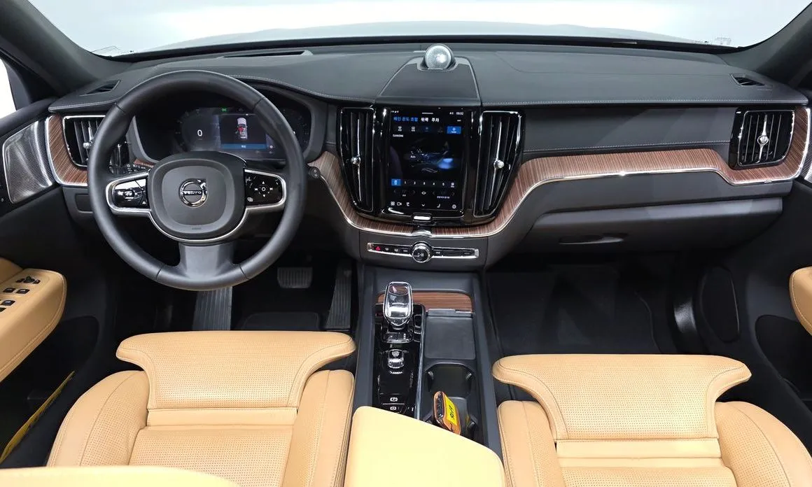 Volvo XC60 2024 из KR, фото 2