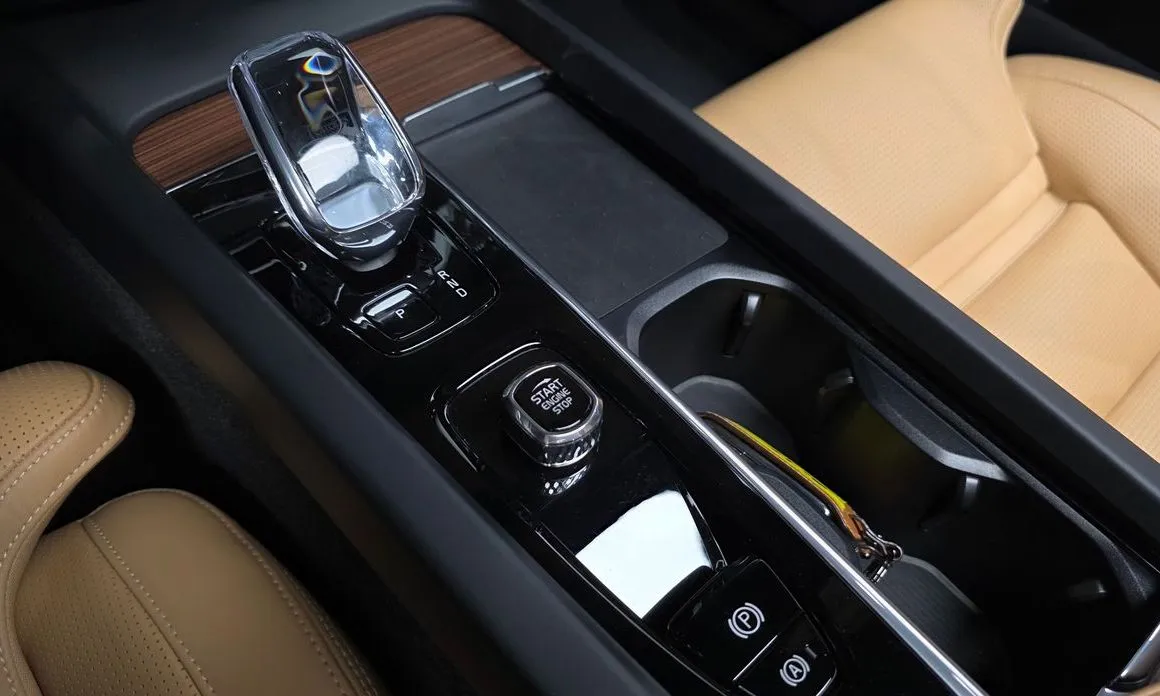 Volvo XC60 2024 из KR, фото 9
