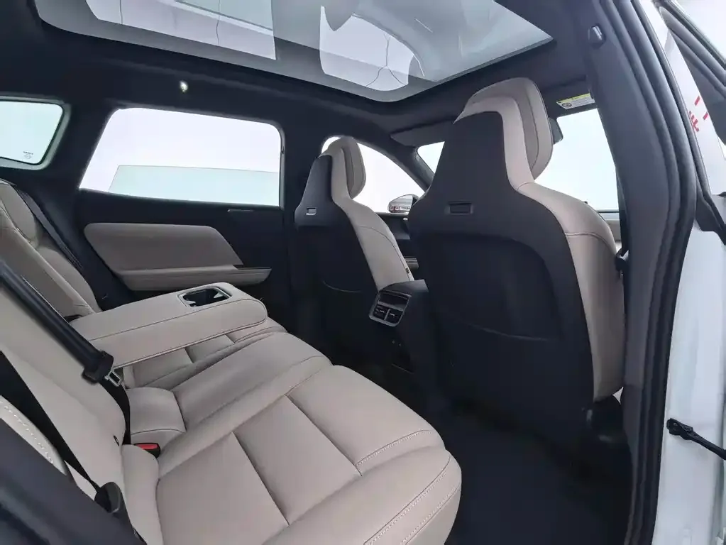 Volvo XC70 Plug-in Hybrid 2026 из CN, фото 6