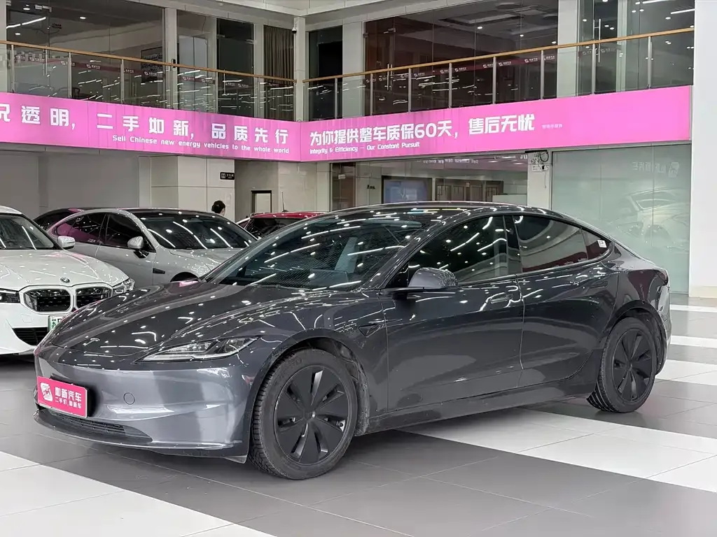 Tesla Model 3 — фото 1
