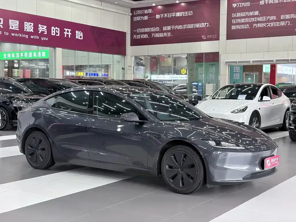 Tesla Model 3 — фото 4