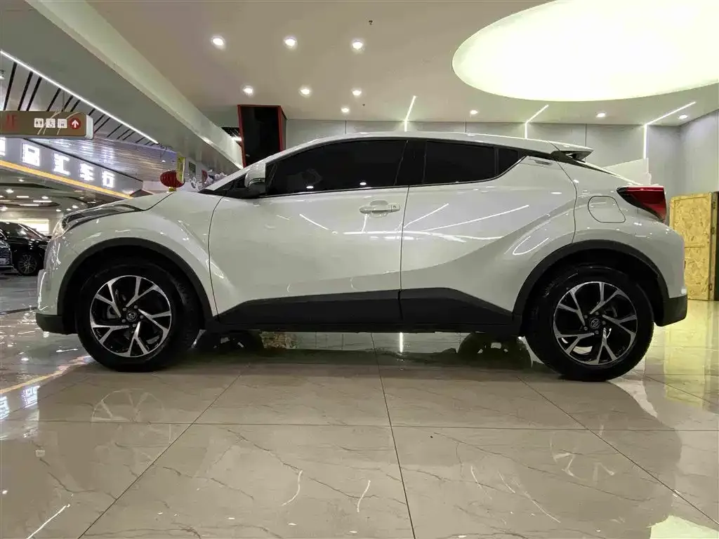 Toyota C-HR — фото 4