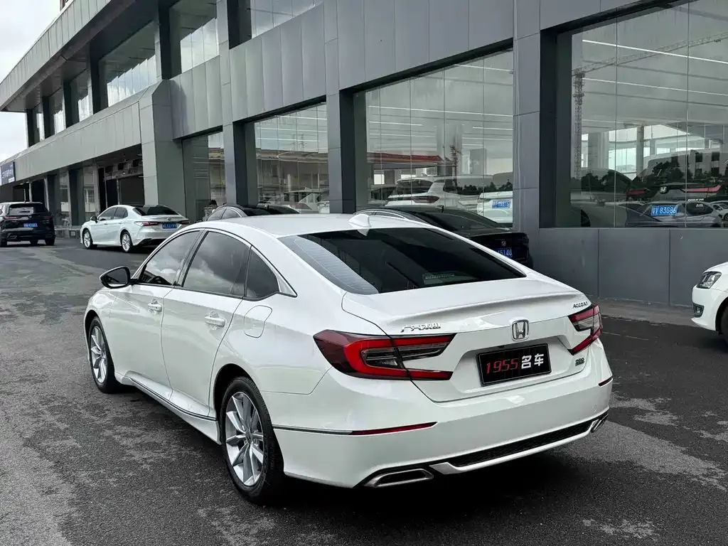 Honda Accord — фото 9