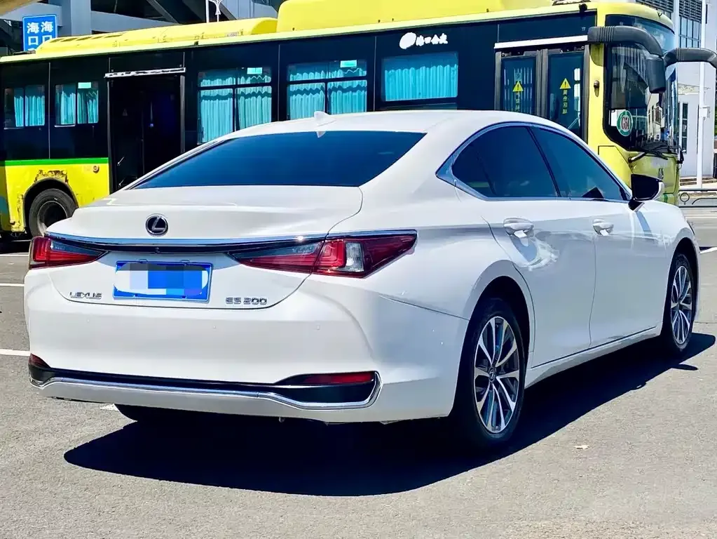 Lexus ES — фото 5