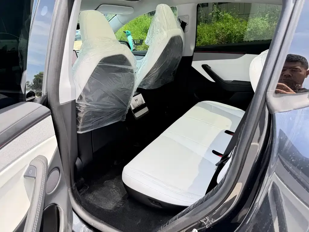 Tesla Model Y — фото 9