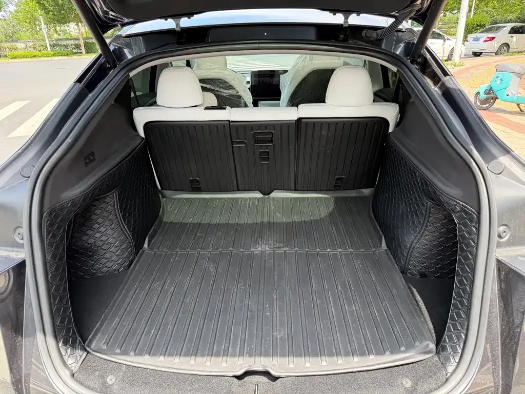 Tesla Model Y — фото 8