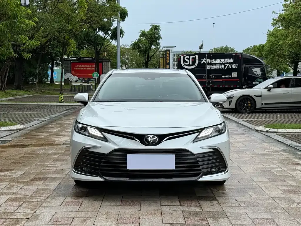 Toyota Camry — фото 9