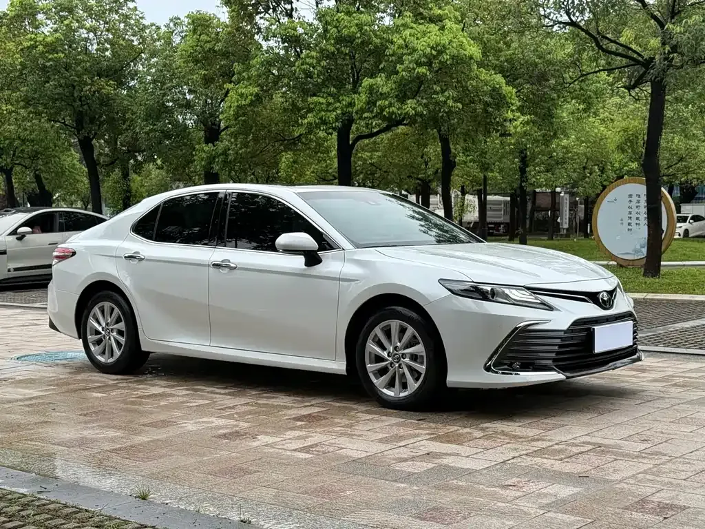 Toyota Camry — фото 8