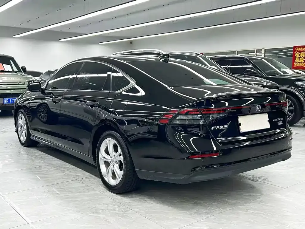 Honda Accord — фото 8