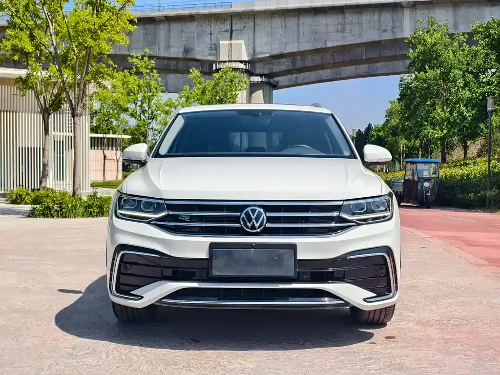 Volkswagen Tiguan L — фото 5
