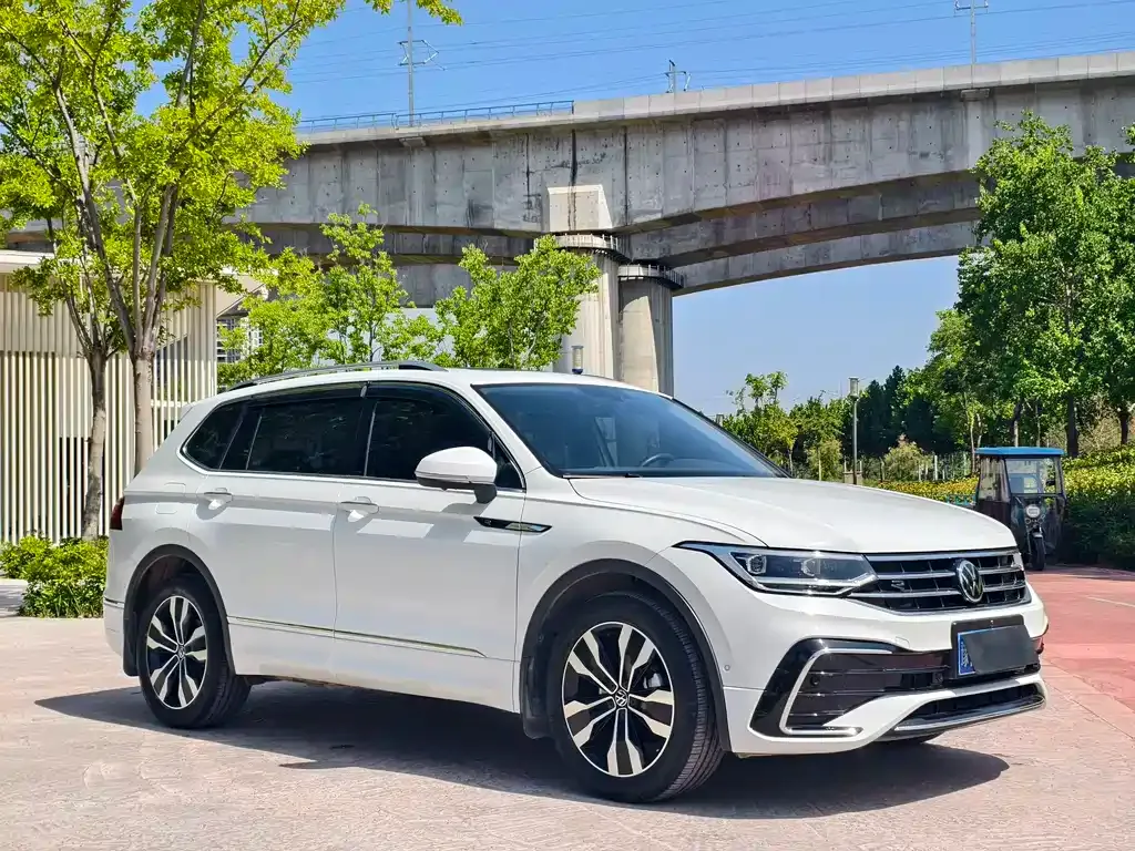 Volkswagen Tiguan L — фото 7