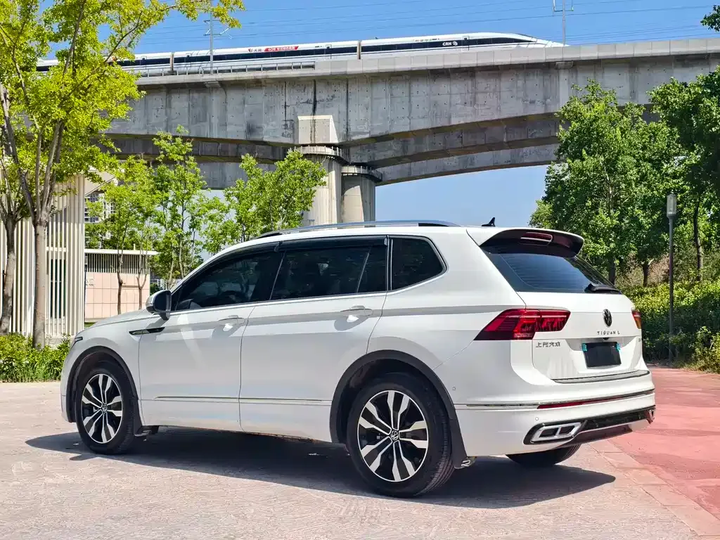 Volkswagen Tiguan L — фото 6