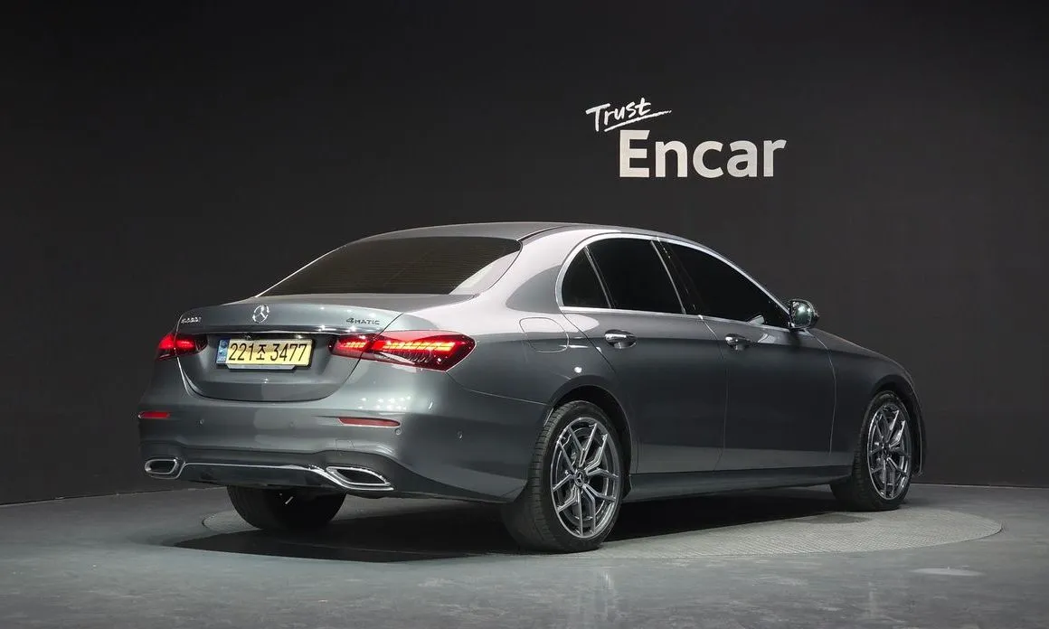 Mercedes-Benz E-Class — фото 2