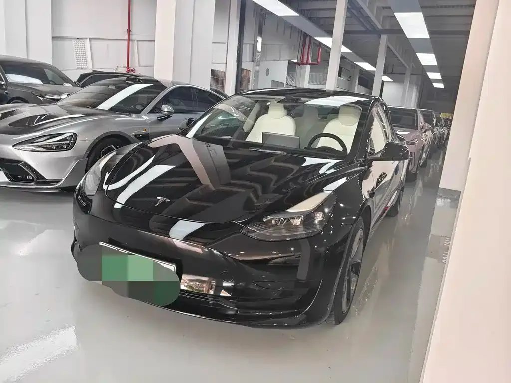 Tesla Model 3 — фото 1