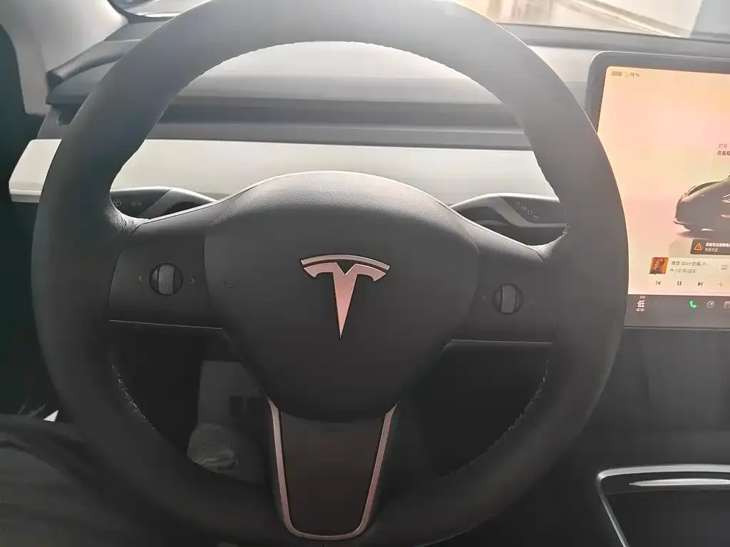 Tesla Model 3 — фото 5