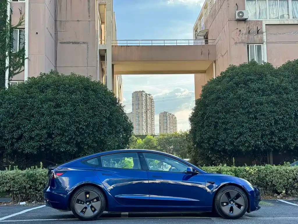Tesla Model 3 — фото 5