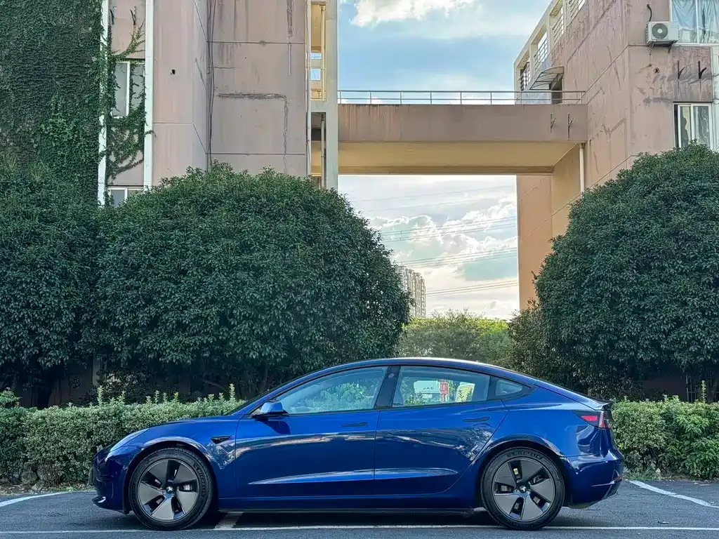 Tesla Model 3 — фото 6