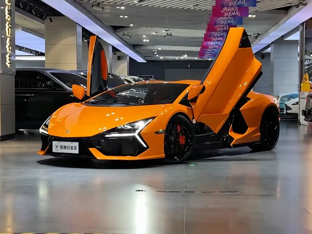 Lamborghini Revuelto — фото 1