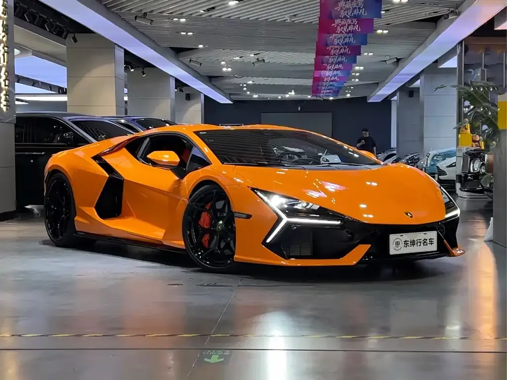 Lamborghini Revuelto — фото 2