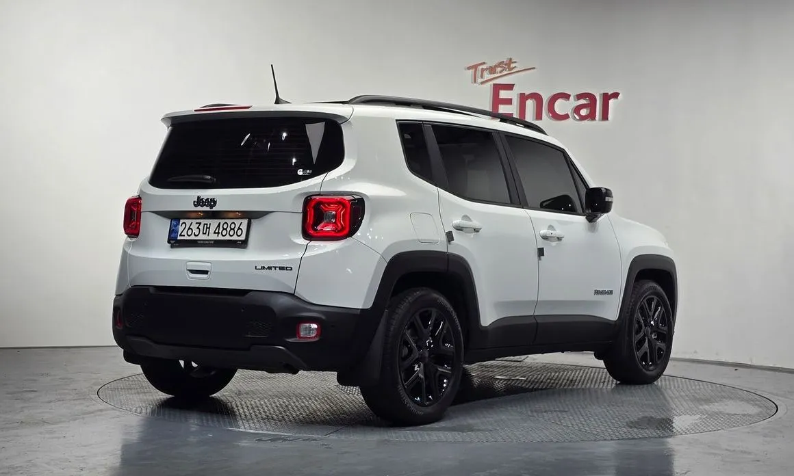 Jeep Renegade — фото 4
