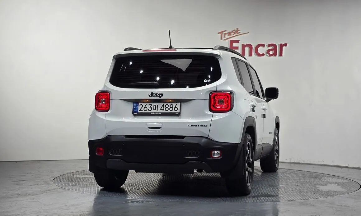 Jeep Renegade — фото 5