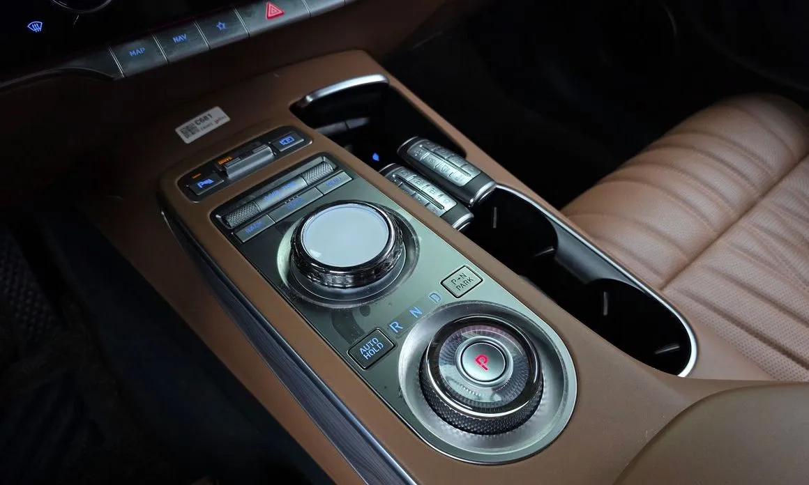 Genesis GV70 — фото 10