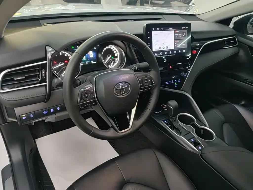 Toyota Camry — фото 8