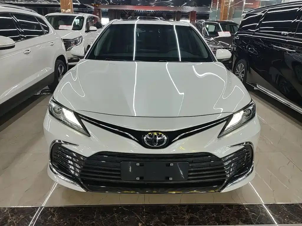 Toyota Camry — фото 2