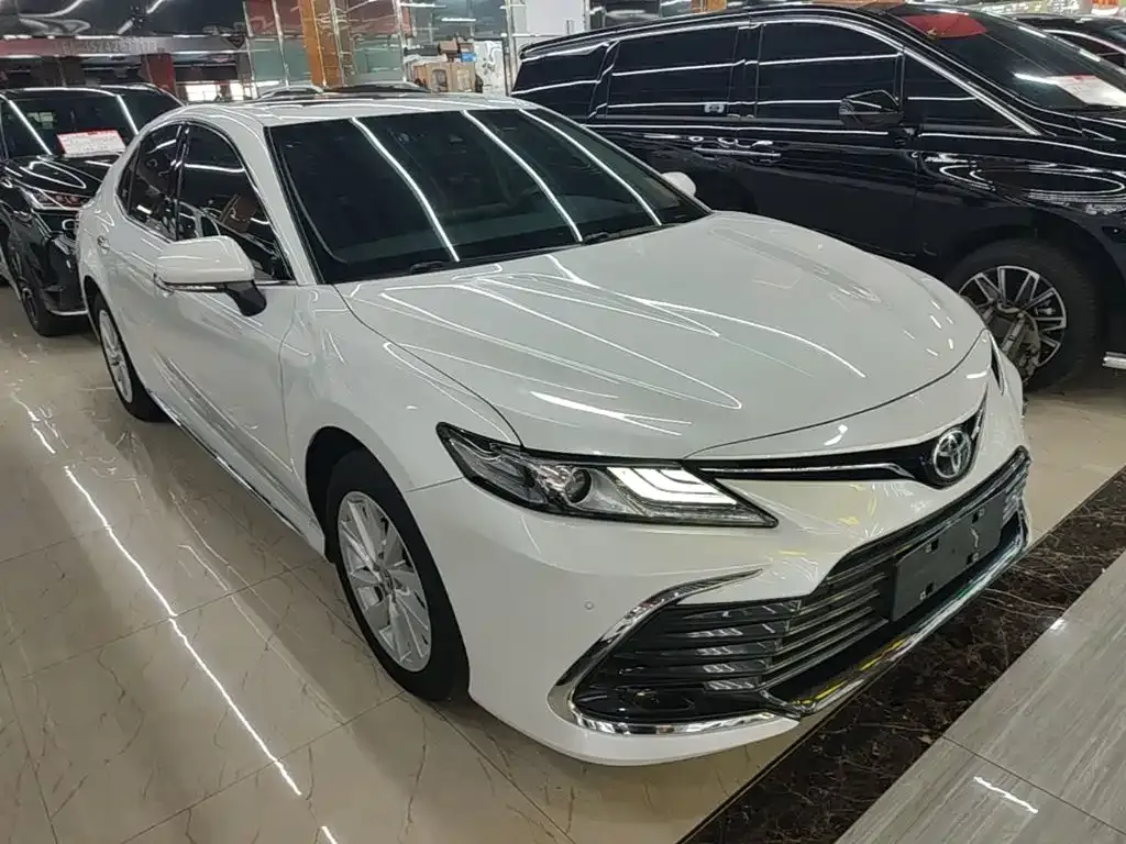 Toyota Camry — фото 7