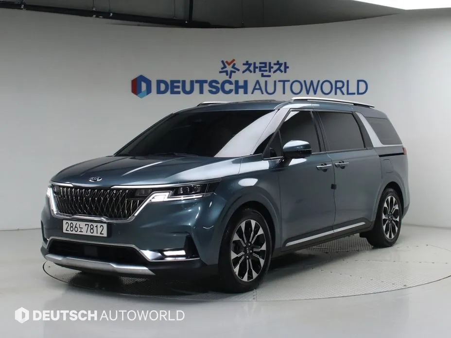 Kia Carnival 9-Seater Signature 1