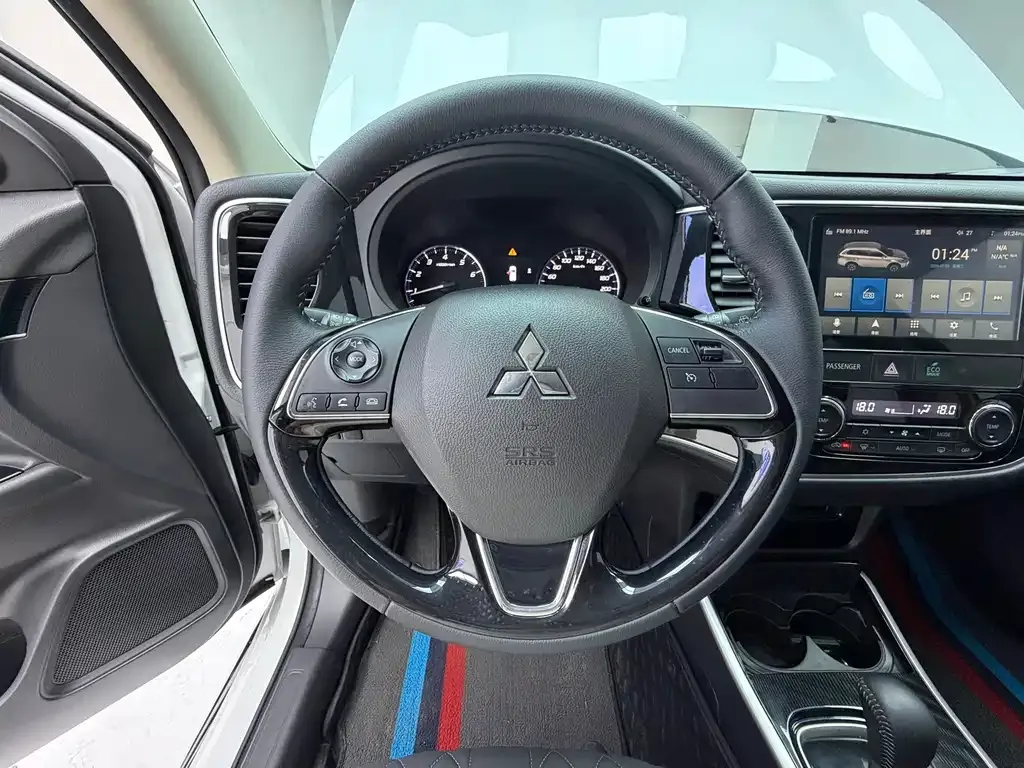 Mitsubishi Outlander — фото 3