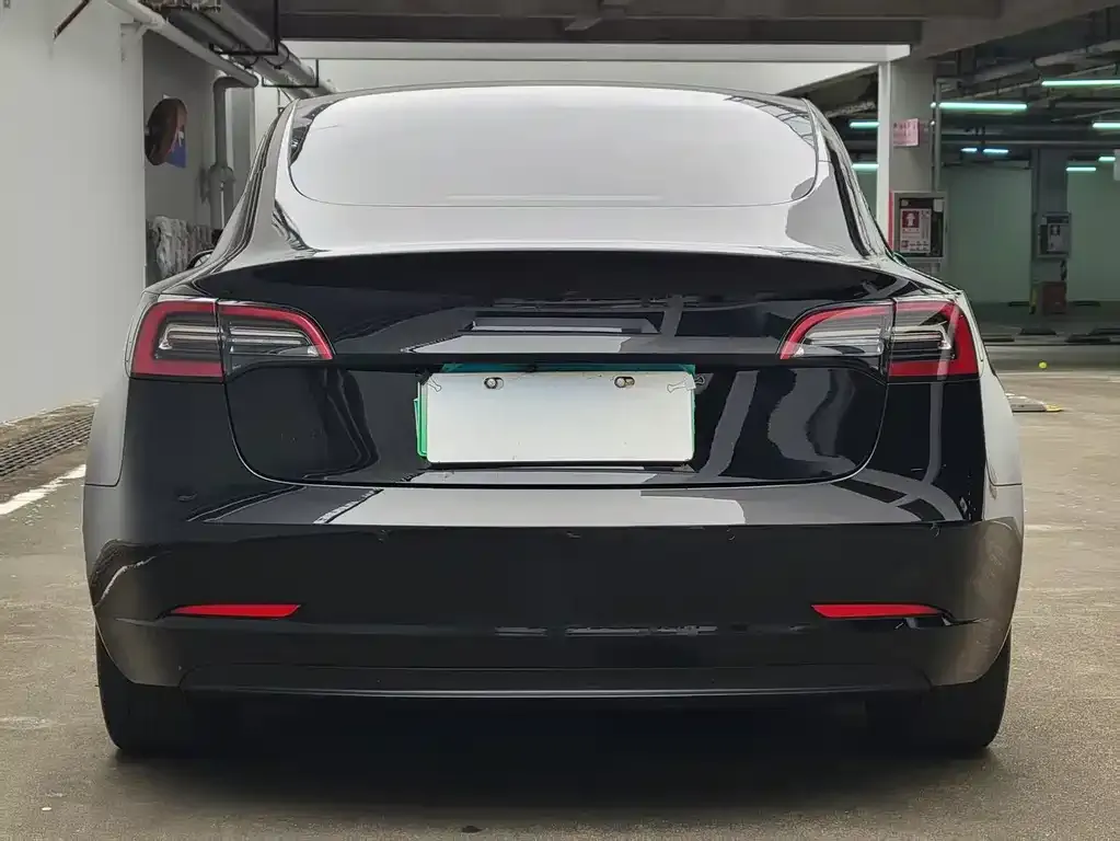 Tesla Model 3 — фото 2